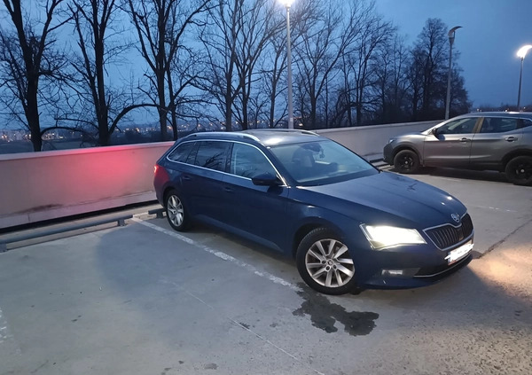 Skoda Superb cena 53600 przebieg: 300000, rok produkcji 2016 z Lublin małe 92